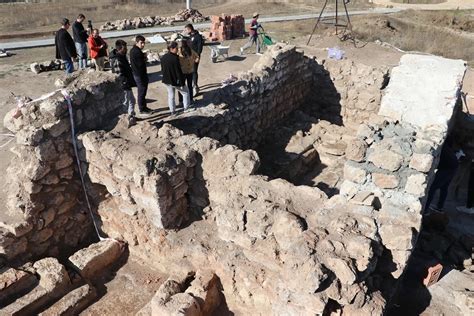 fendi kolye ucu|Hadrianopolis Antik Kenti'nde yaklaşık 1600 yıllık Hazreti .